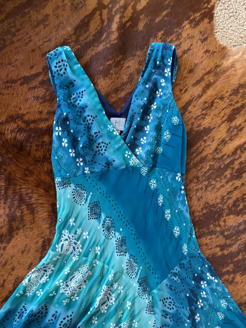 Rabbit Rabbit Rabbit Teal & Blue V-Neck Midi Dress - Picture 3 of 8